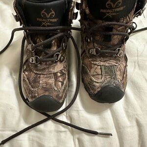Kids size 12 real tree camo boots in very good condition